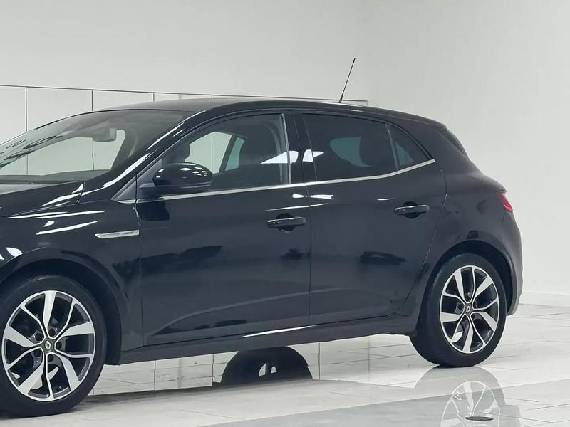 Usado Renault Mégane III Bose Edition 100 HP (73 kW) 2016 Preto