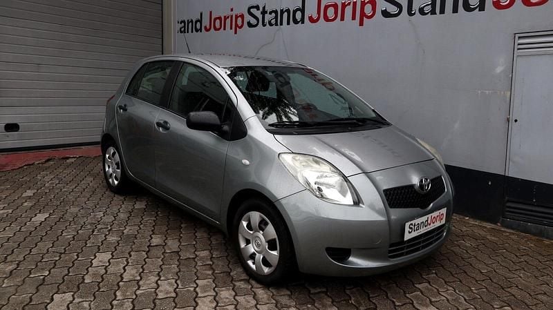Cinza Usado 2006 Toyota Yaris Sol | € 6.950 - Imagem 1/4