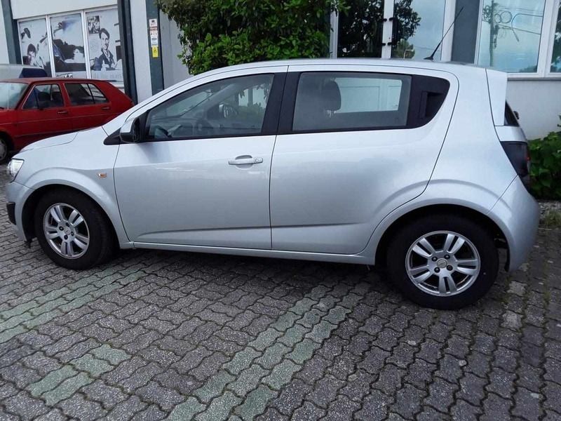 Usado Chevrolet Aveo LS 86 HP (63 kW) 2011 Cinza