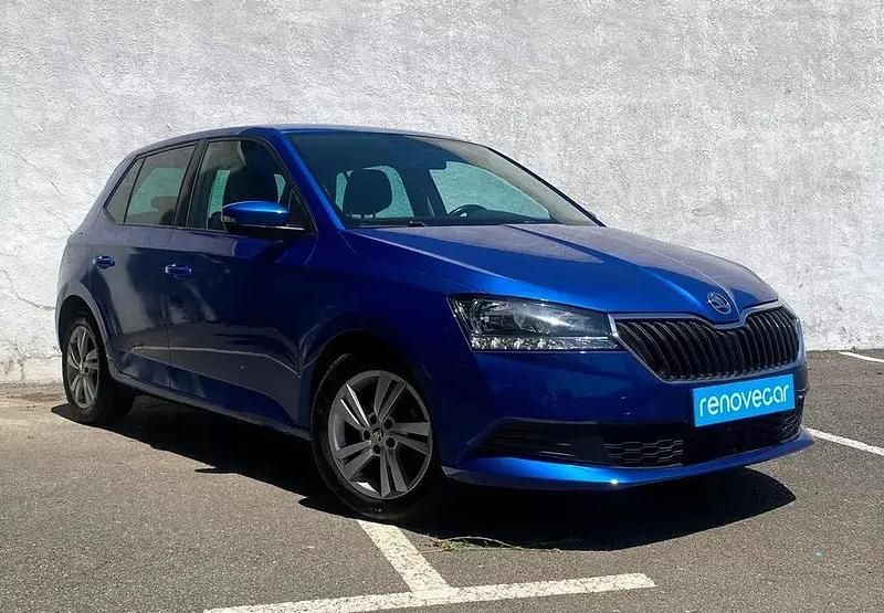 Azul Usado 2021 Skoda Fabia Ambition Citadino | € 11.990 (Preço justo) - Imagem 1/4