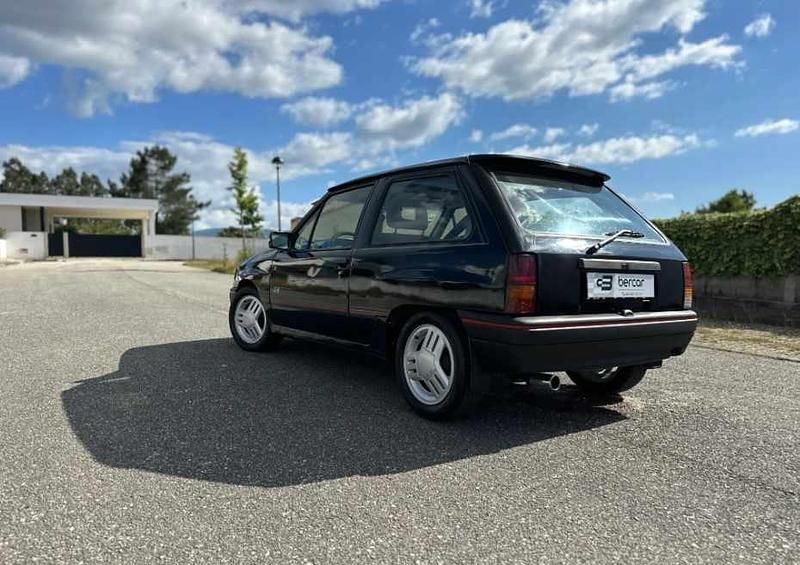 Usado Opel Corsa 72 HP (52 kW) 1991 Preto Citadino