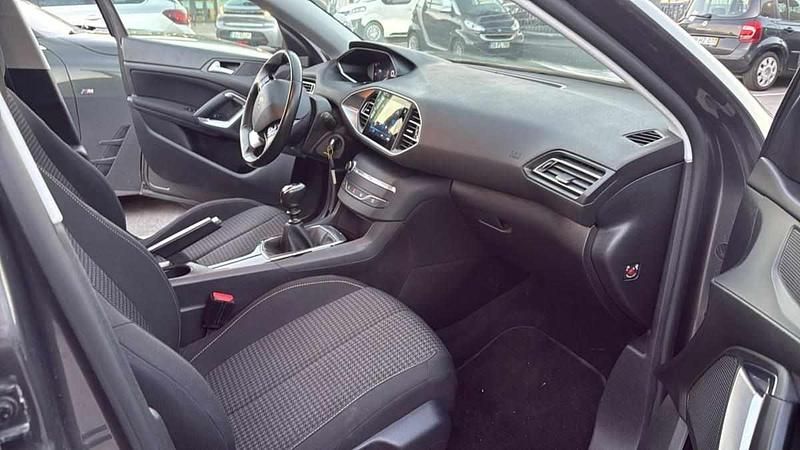 Usado Peugeot 308 SW 120 HP (88 kW) 2021 Cinzento Carrinha