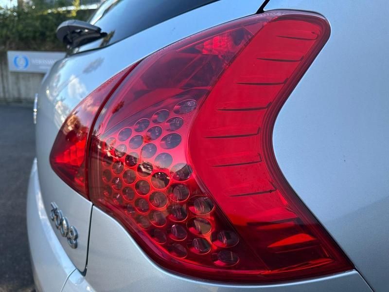 Usado Peugeot 3008 110 HP (80 kW) 2010 Cinzento Carrinha
