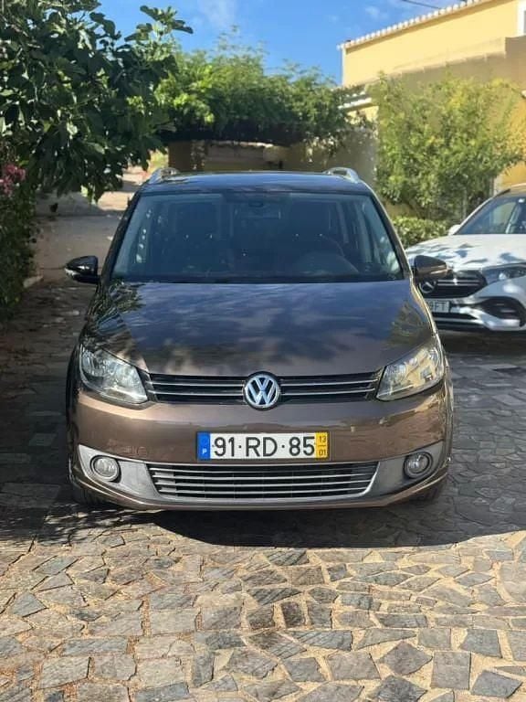 Usado VW Touran 105 HP (77 kW) 2013 Castanho Monovolume