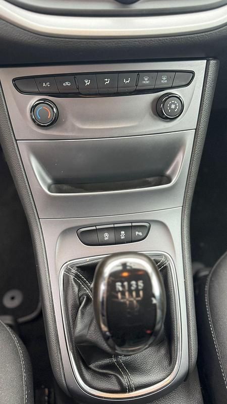 Usado Opel Astra Dynamic 105 HP (77 kW) 2017 Azul