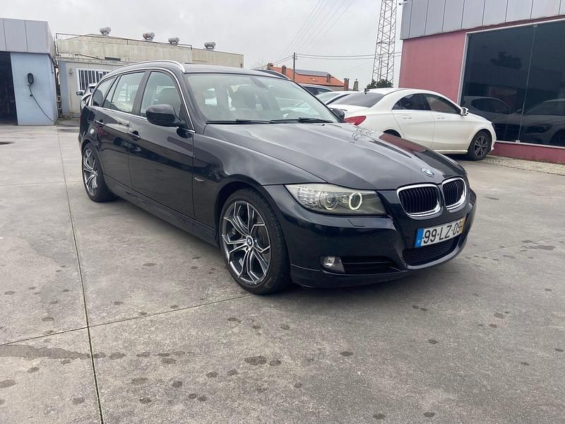 Preto Usado 2011 BMW 320 Carrinha | € 10.500 (Preço justo) - Imagem 1/4