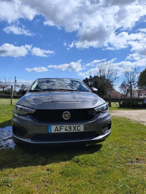 Cinzento Usado 2021 Fiat Tipo Citadino | € 9.000 (Super Preço) - Imagem 1/4