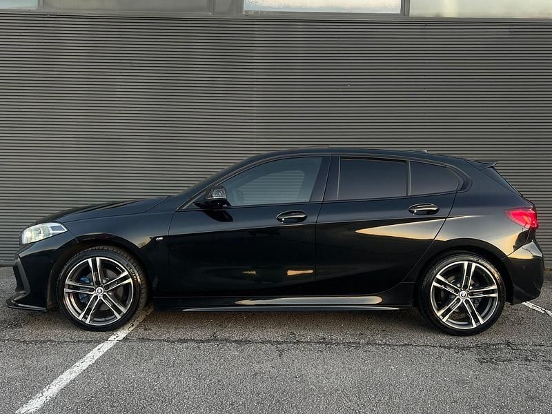 Usado BMW 118 Exclusive 150 HP (110 kW) 2020 Preto Citadino
