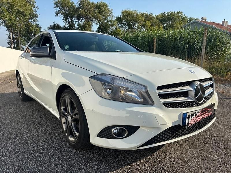Branco Usado 2013 Mercedes A180 | € 12.900 - Imagem 1/4