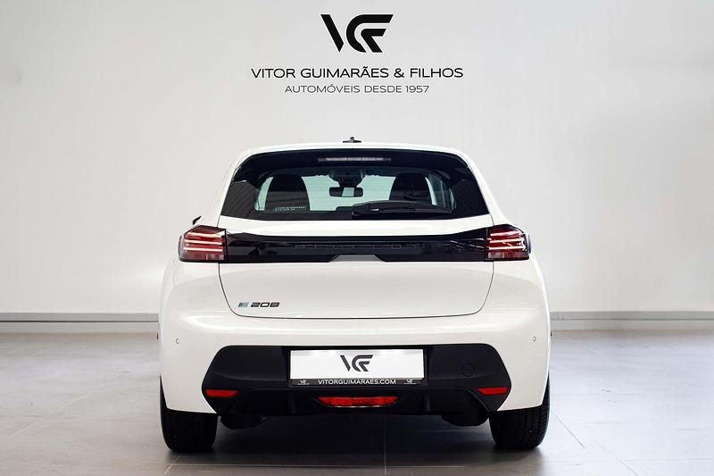 Usado Peugeot e-208 Style 100 kW (136 HP) 2025 Branco Citadino