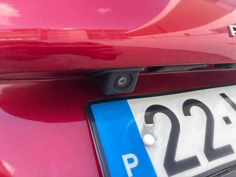 Usado Peugeot 2008 82 HP (60 kW) 2018 Vermelho SUV