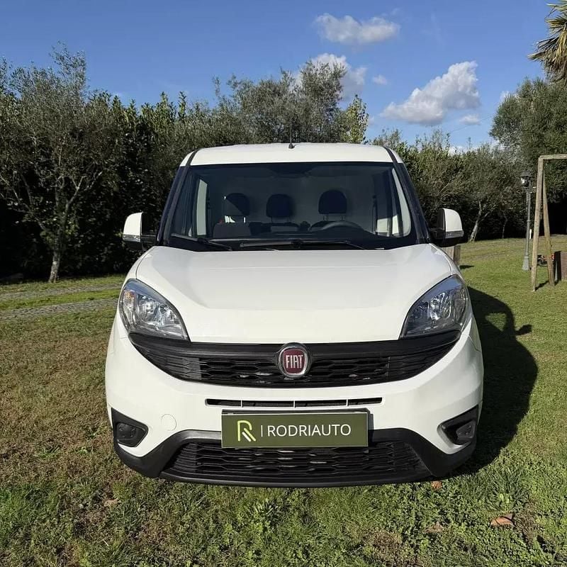 Usado Fiat Doblò 90 HP (66 kW) 2017 Branco Monovolume