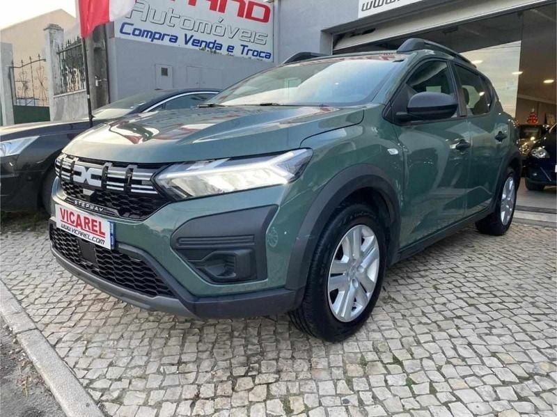 Verde Usado 2023 Dacia Sandero Citadino | € 18.000 (Preço justo) - Imagem 1/4