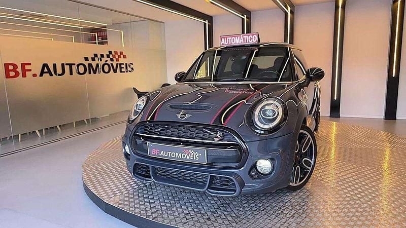 Cinzento Usado 2019 Mini Cooper D Citadino | € 24.900 - Imagem 1/4