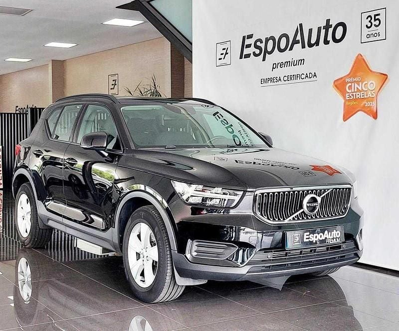 Preto Usado 2021 Volvo XC40 Momentum SUV | € 24.990 (Bom preço) - Imagem 1/4
