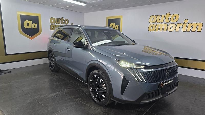 Usado Peugeot 5008 Allure 145 HP (106 kW) 2024 Azul Monovolume