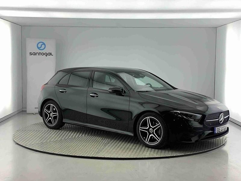 Preto Usado 2023 Mercedes 200 | € 33.990 - Imagem 1/4