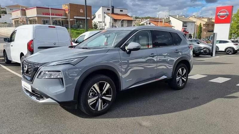 Cinzento Usado 2023 Nissan X-Trail Tekna SUV | € 49.990 - Imagem 1/4