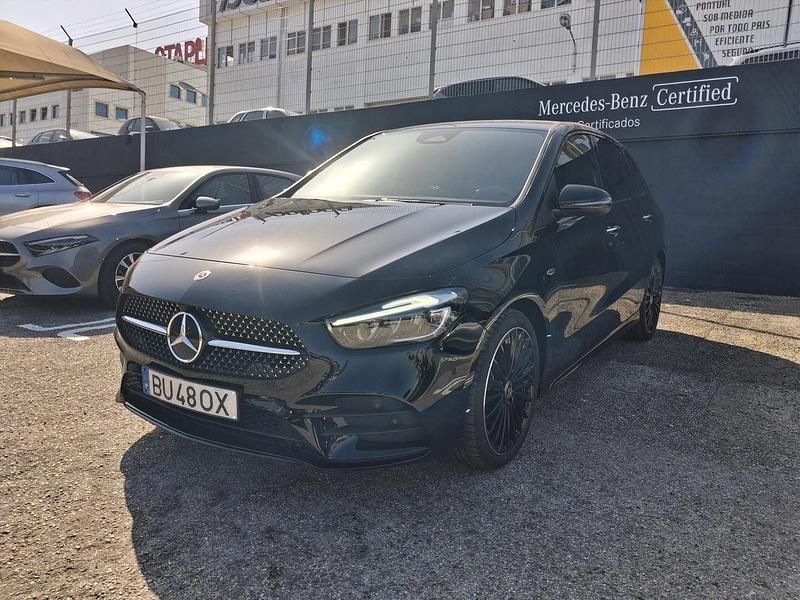 Preto Usado 2025 Mercedes B250 AMG line Monovolume | € 42.400 - Imagem 1/4
