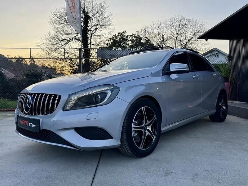 Usado Mercedes A180 Urban 109 HP (80 kW) 2013 Cinza prata