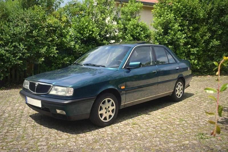 Usado Lancia Dedra 105 HP (77 kW) 1992 Verde Sedan