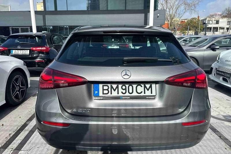 Usado Mercedes A200 163 HP (119 kW) 2024 Cinzento Citadino