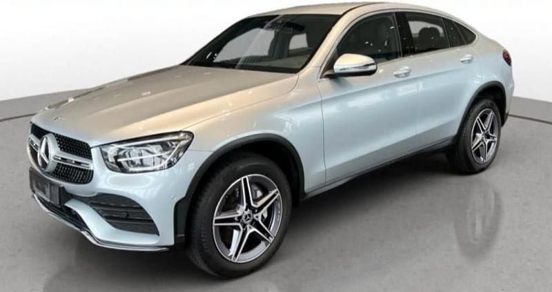 Cinza Usado 2021 Mercedes GLC300 AMG line Coupé | € 48.990 - Imagem 1/4
