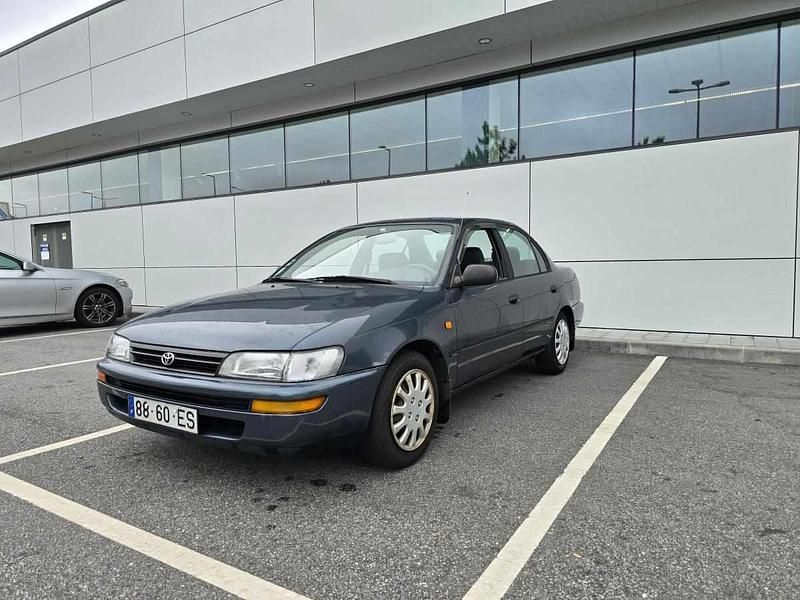 Cinzento Usado 1995 Toyota Corolla Citadino | € 1.800 - Imagem 1/4