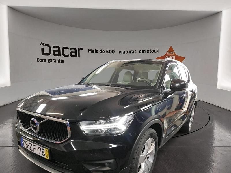 Usado Volvo XC40 Momentum 150 HP (110 kW) 2019 Preto SUV