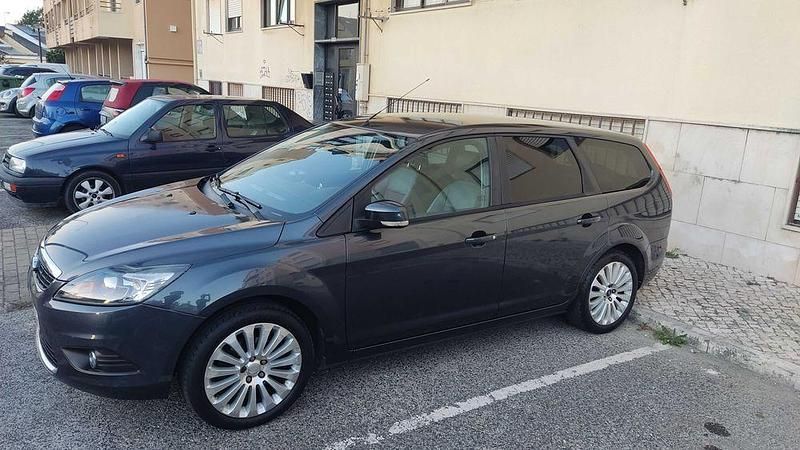Usado 2010 Ford Focus Titanium Sedan | € 6.750 (Preço justo) - Imagem 1/4