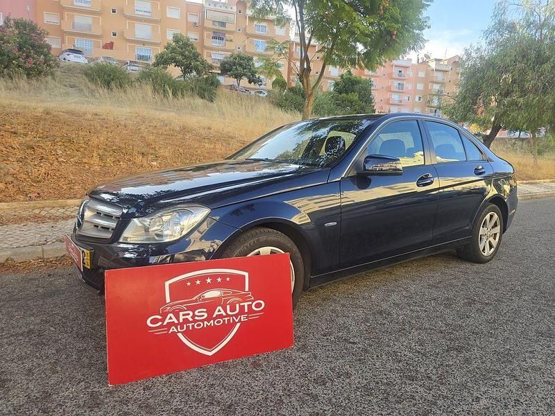 Azul Usado 2011 Mercedes C220 Executive Sedan | € 14.999 - Imagem 1/4