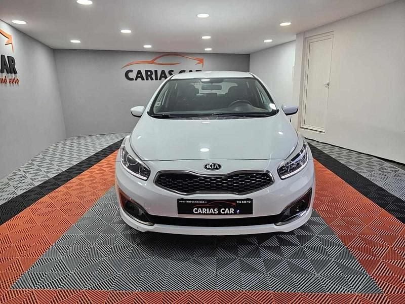 Usado Kia Ceed EX 90 HP (66 kW) 2017 Branco Citadino