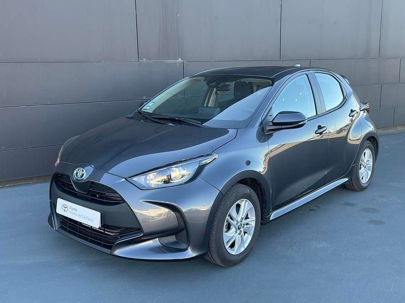 Cinza (pintura metalizada) Usado 2024 Toyota Yaris Comfort Citadino | € 24.750 (Preço justo) - Imagem 1/4