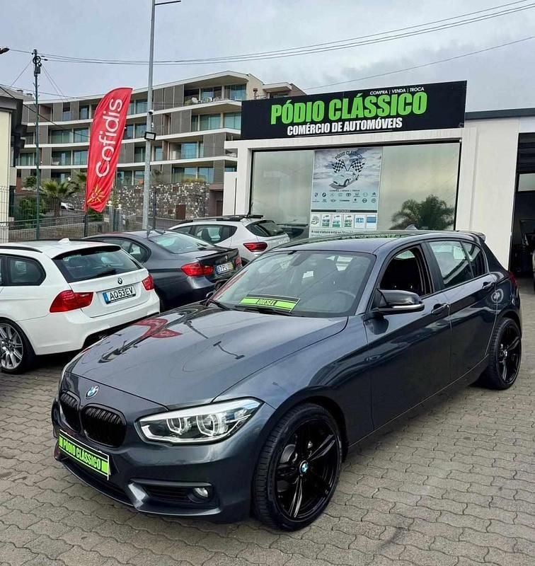 Cinzento Usado 2016 BMW 118 Citadino | € 20.900 (Preço elevado) - Imagem 1/4