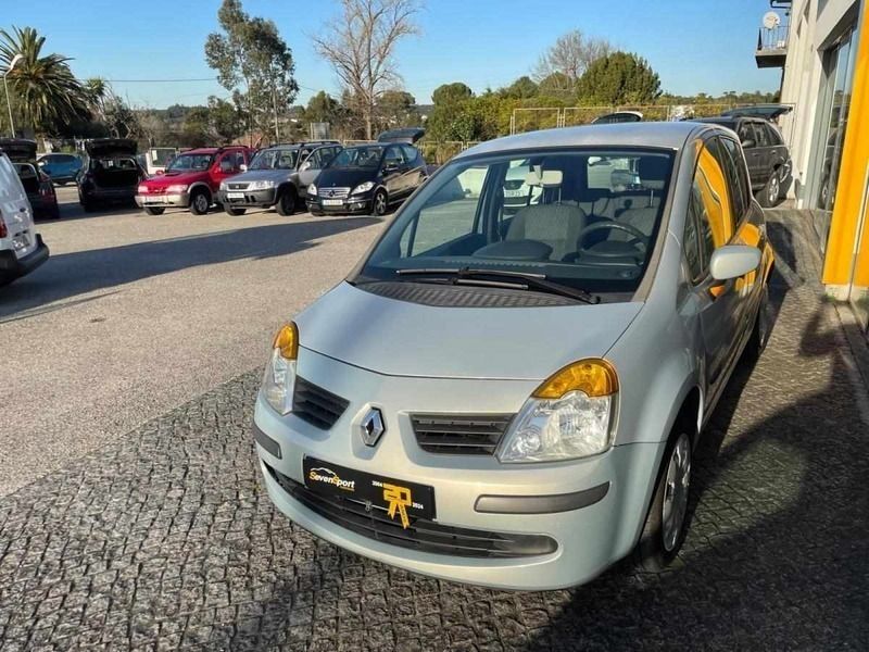 Usado Renault Modus 75 HP (55 kW) 2004 Azul Monovolume