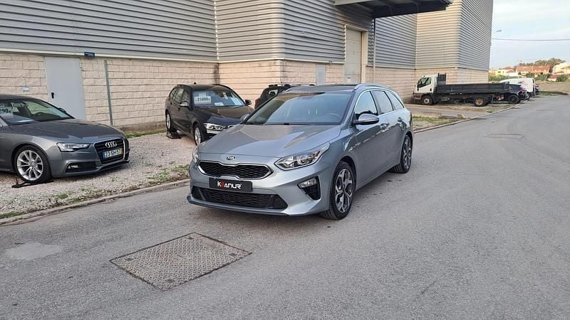 Usado Kia Ceed Sport 120 HP (88 kW) 2018 Cinza Citadino