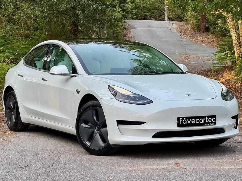 Branco Usado 2021 Tesla Model 3 Sedan | € 24.990 (Preço justo) - Imagem 1/4