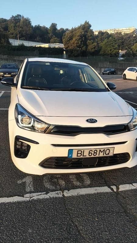 Branco Usado 2021 Kia Rio Citadino | € 14.000 (Super Preço) - Imagem 1/4