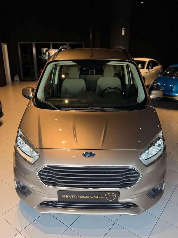 Usado Ford Tourneo Courier 100 HP (73 kW) 2018 Outra Monovolume