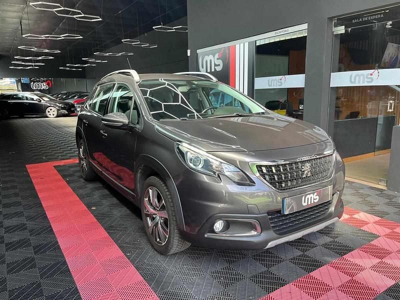 Usado Peugeot 2008 110 HP (80 kW) 2016 Cinzento SUV