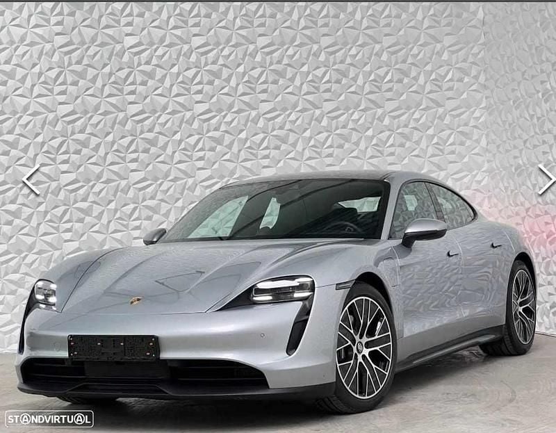 Cinzento Usado 2022 Porsche Taycan Sedan | € 64.000 - Imagem 1/4