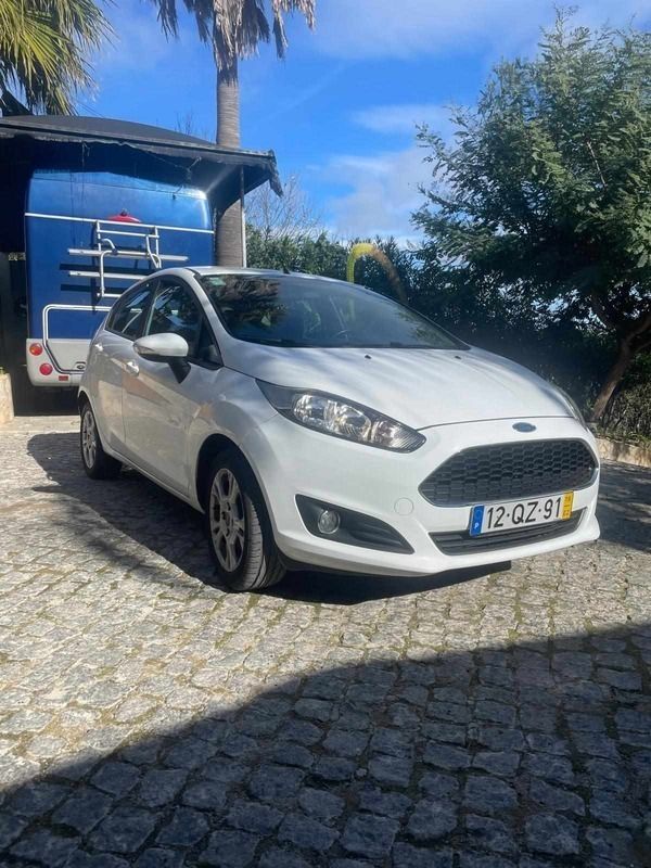 Branco Usado 2016 Ford Fiesta Citadino | € 8.500 (Preço justo) - Imagem 1/4