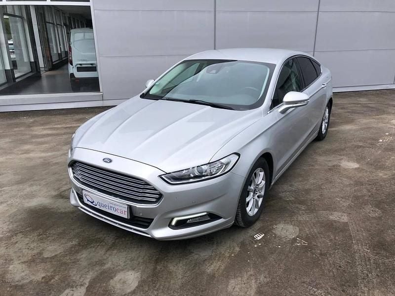 Usado Ford Mondeo Titanium 120 HP (88 kW) 2018 Cinzento Citadino