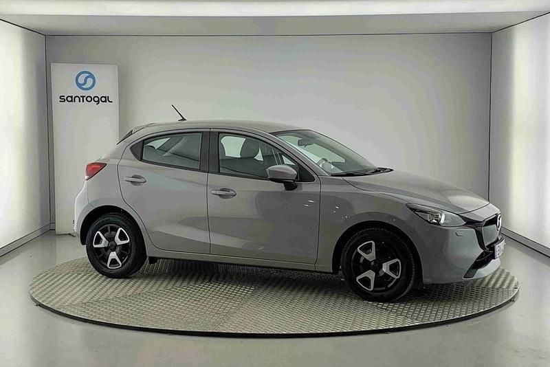 Cinzento Usado 2024 Mazda 2 Center-Line Citadino | € 19.990 - Imagem 1/4