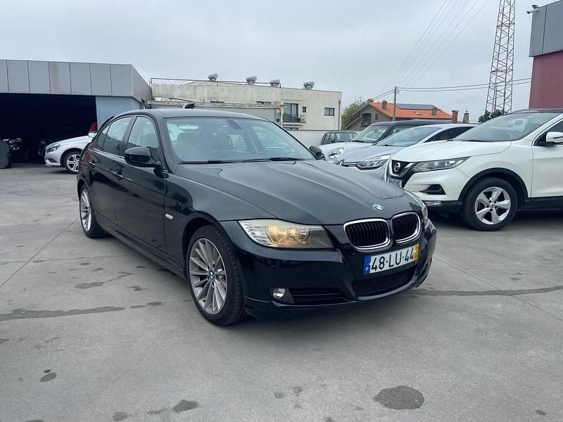 Preto Usado 2011 BMW 320 Sport Line Sedan | € 10.900 (Preço justo) - Imagem 1/4
