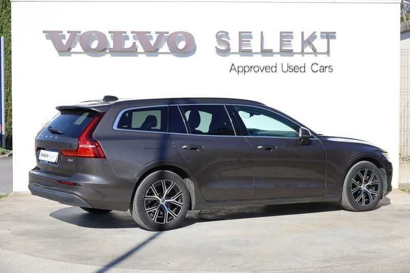Usado Volvo V60 197 HP (144 kW) 2023 Cinzento Carrinha