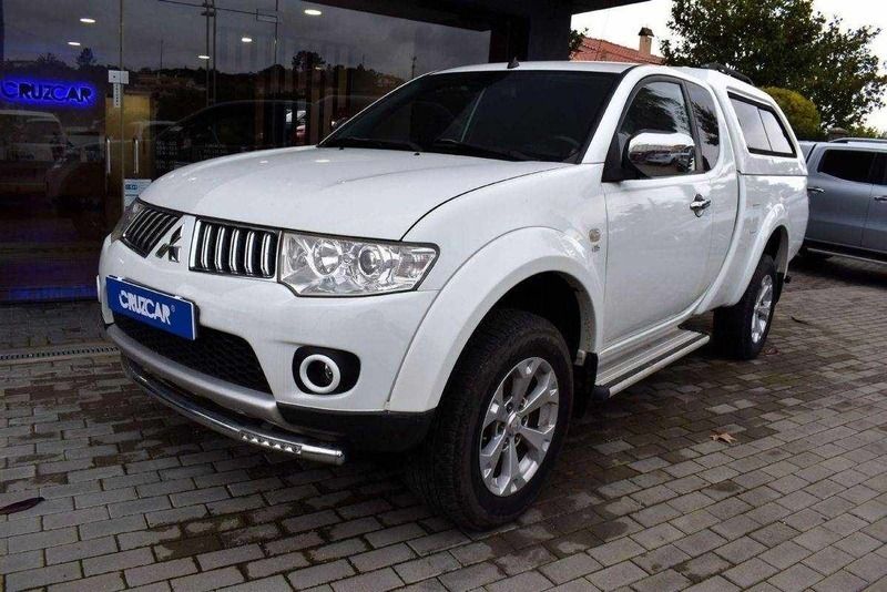 Branco Usado 2011 Mitsubishi L200 Intense Pickup | € 22.999 (Bom preço) - Imagem 1/4