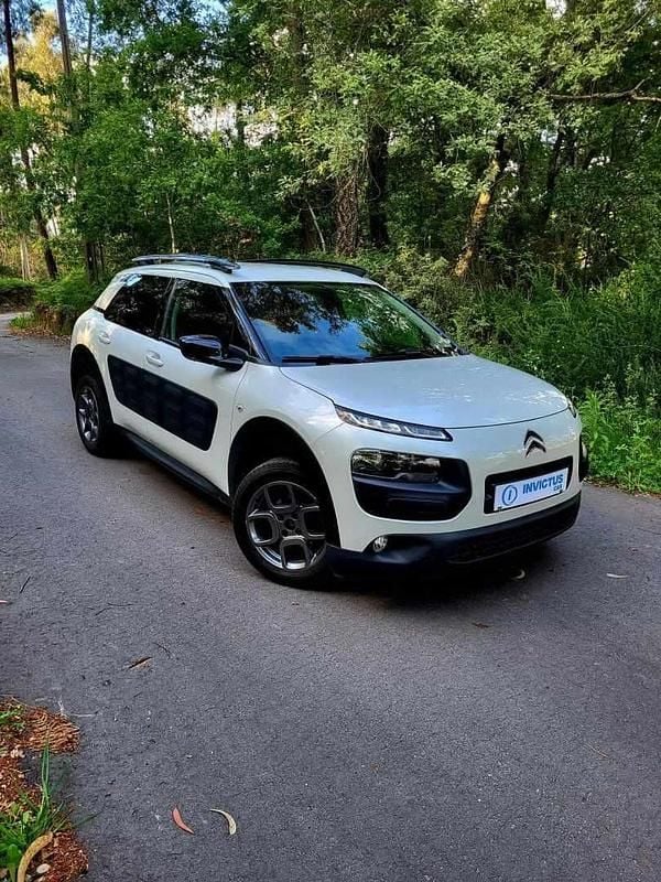 Branco pérola Usado 2017 Citroën C4 Cactus Feel Citadino | € 9.990 (Preço justo) - Imagem 1/4
