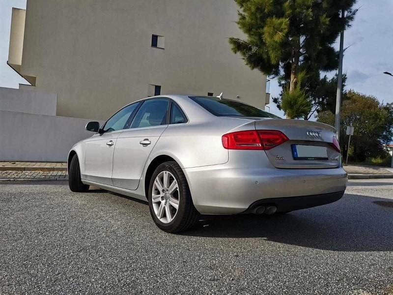 Usado Audi A4 143 HP (105 kW) 2008 Cinzento Sedan