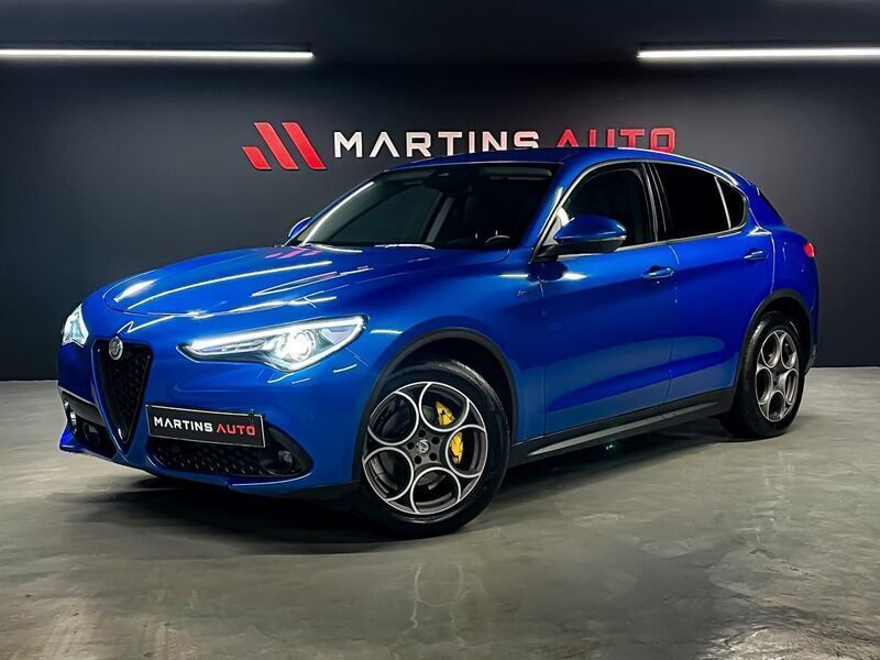 Azul Usado 2022 Alfa Romeo Stelvio SUV | € 46.990 - Imagem 1/4